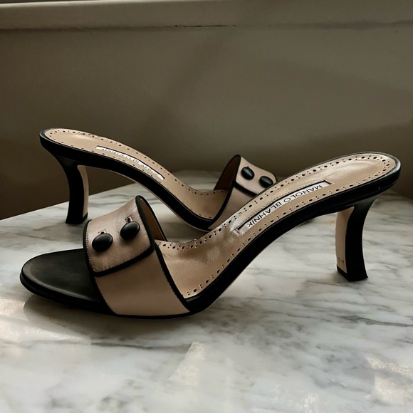 Manolo Blahnik Muluka Leather Mules - Picture 3 of 11